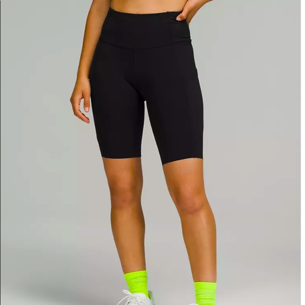 Fast and Free 10” High Rise Shorts NWT